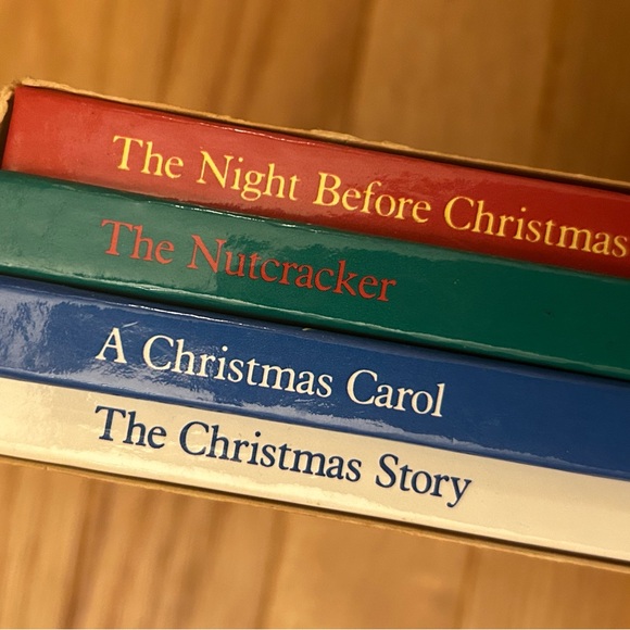 Christmas Classics Pop-up Books, set of 4 in box set. - Picture 3 of 8